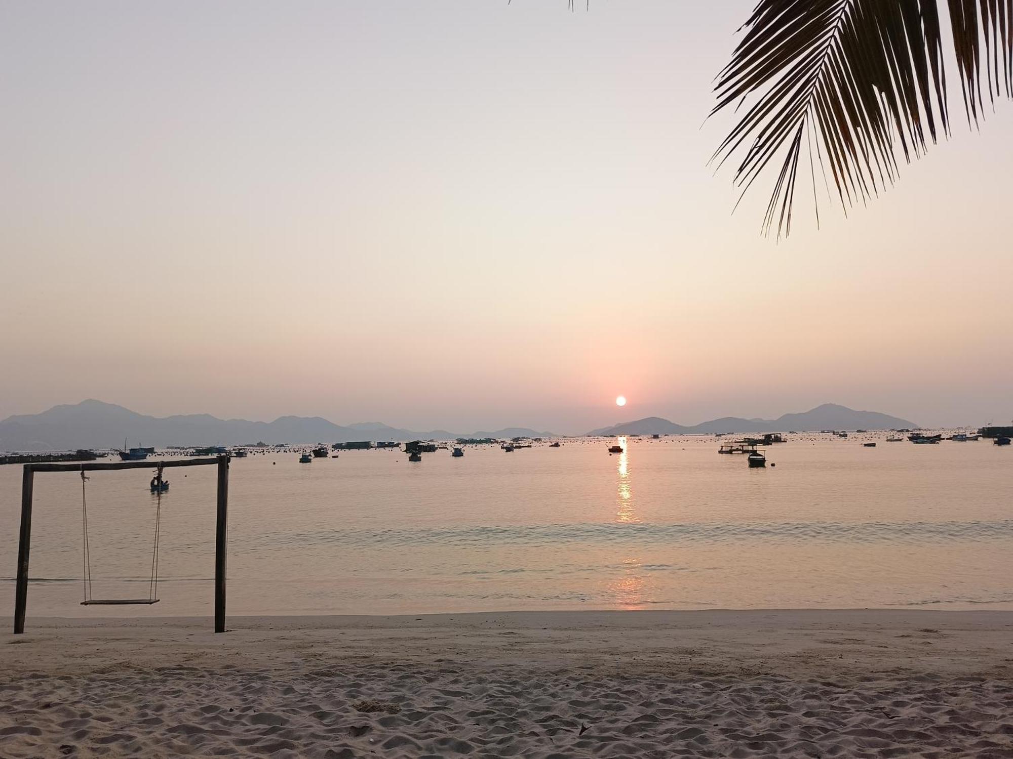 The Sunrise Anh Tu Hotell Cam Ranh Exteriör bild